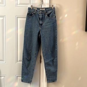 Levi’s High Loose Taper Jean 25W x 28L